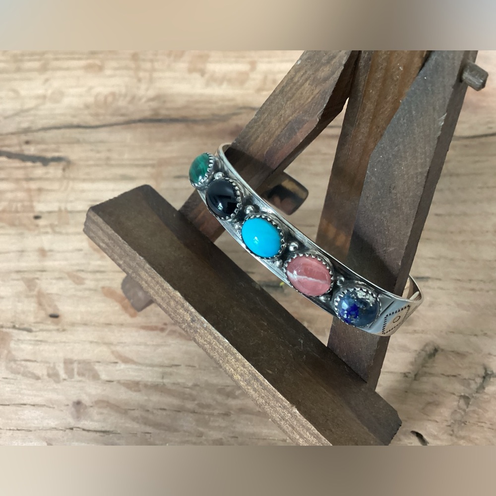 🟢 Vintage Navajo Style Sterling Cuff Bracelet - EUC - Beautiful Stones Sterling - Picture 3 of 16